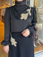 Jamıla Sarah Bedenden Gelen Yakalı Tek Taraf Kırmalı Aplikli Bluz SS24-2007