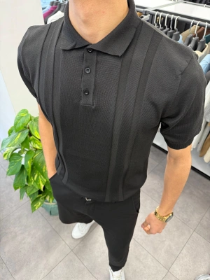 Düğme Detaylı Düz Çizgili Polo Yaka Triko Siyah