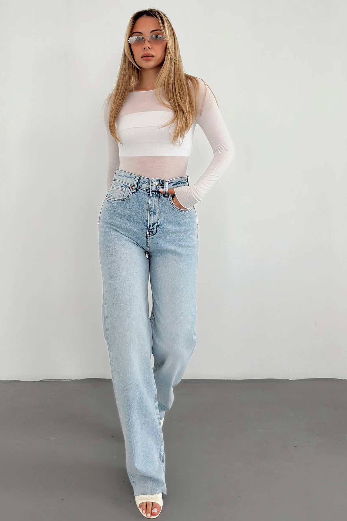 Açık yaka bluz beyaz