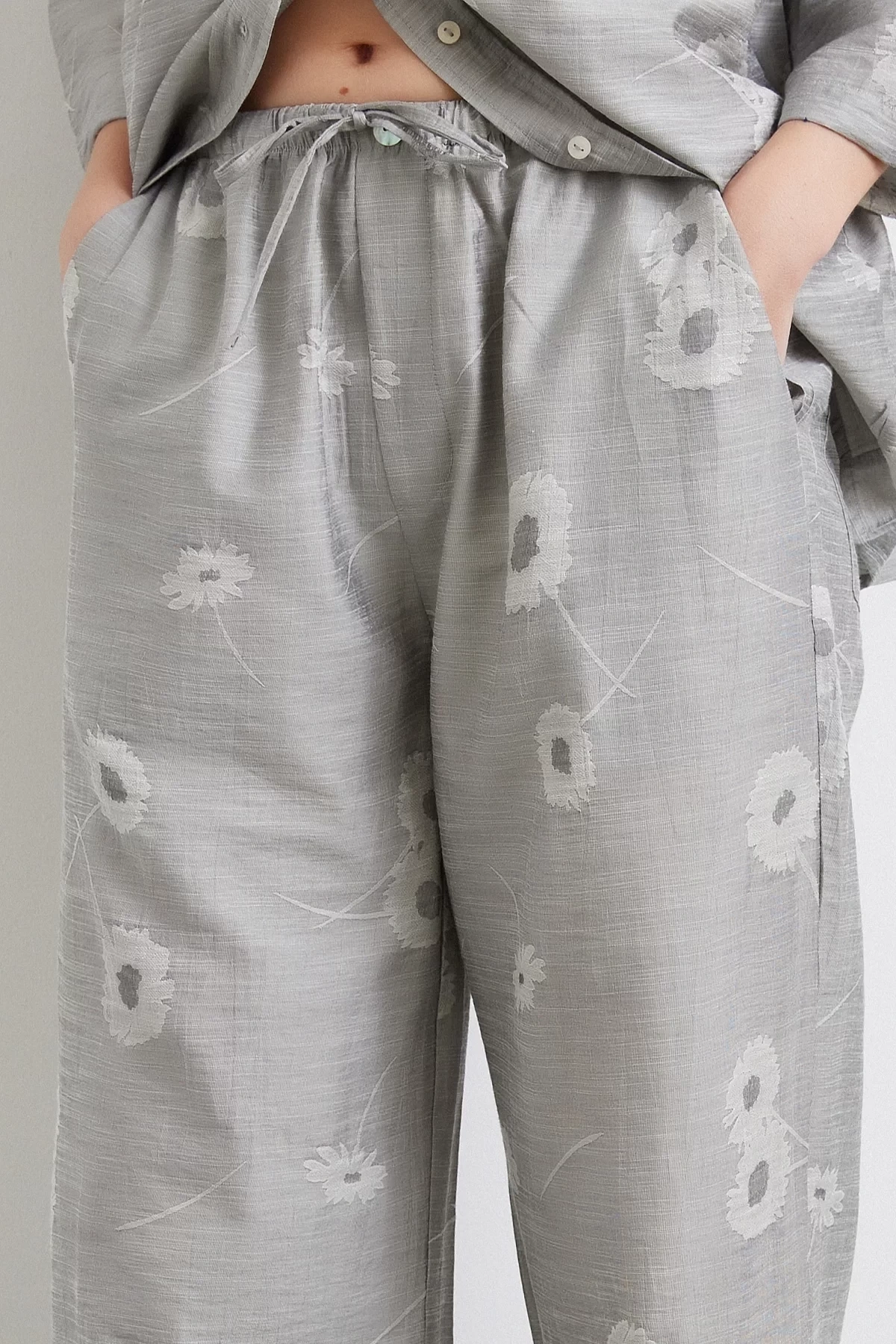 Arka Cepli Salaş Pantolon Gri