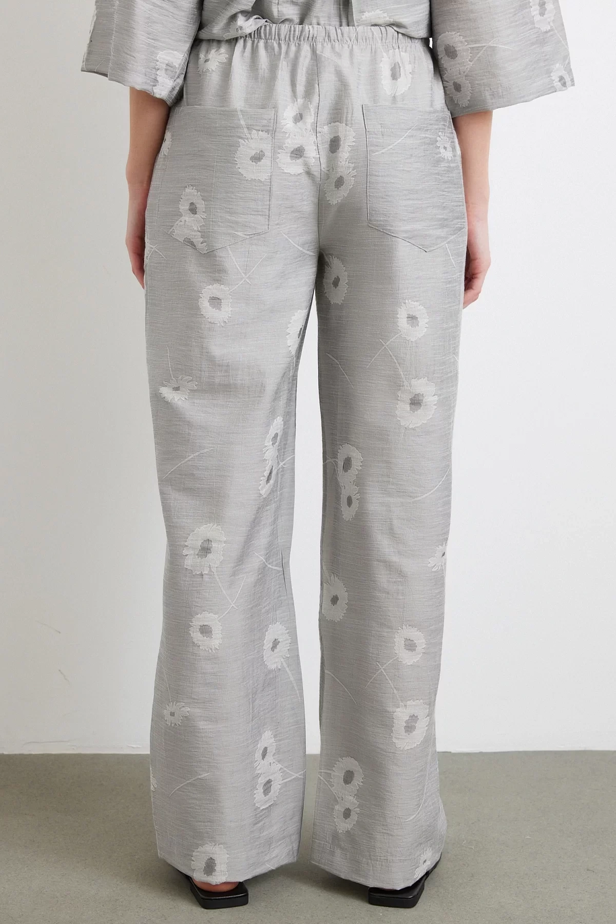 Arka Cepli Salaş Pantolon Gri