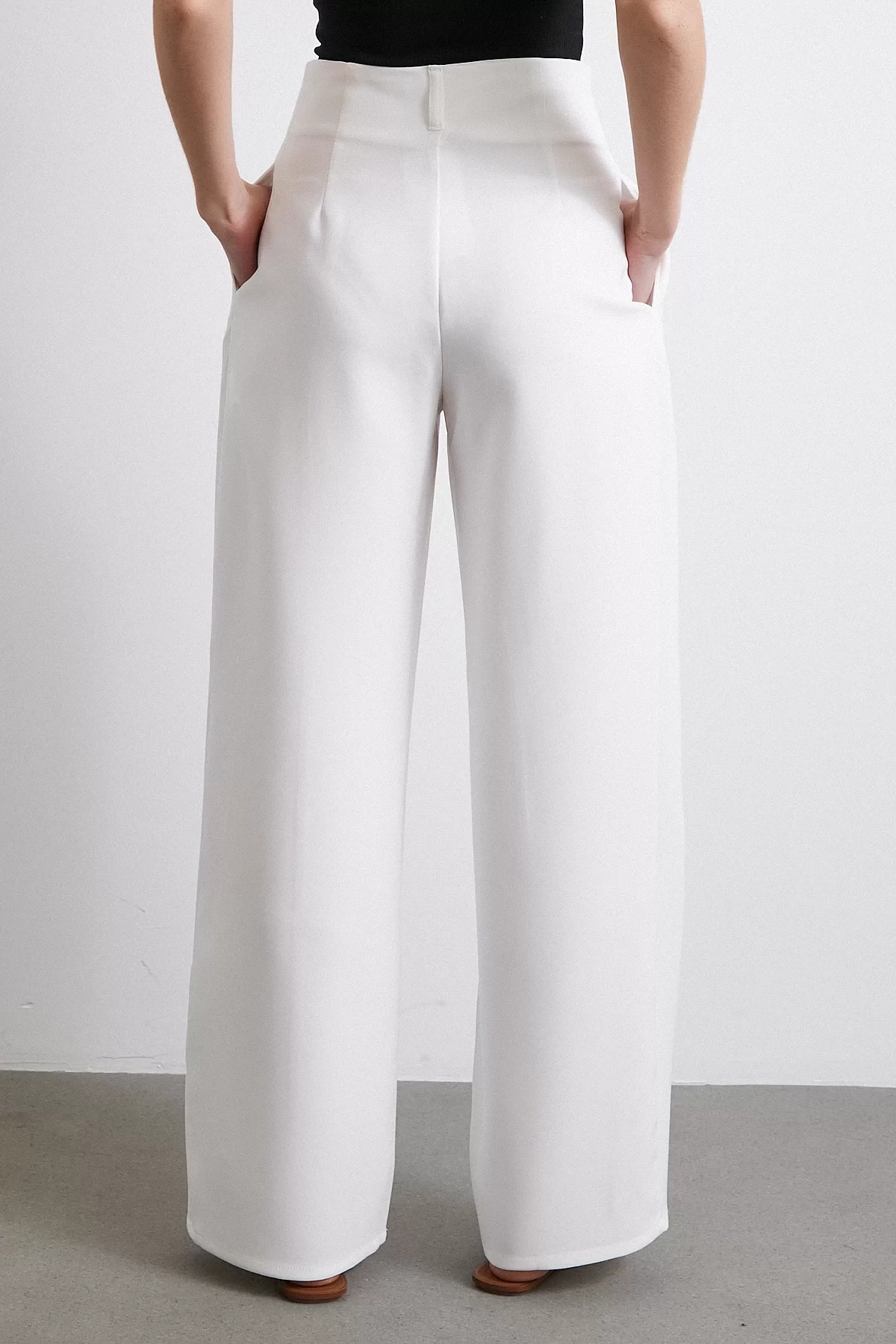 Bel Detaylı Wide Leg Pantolon Ekru