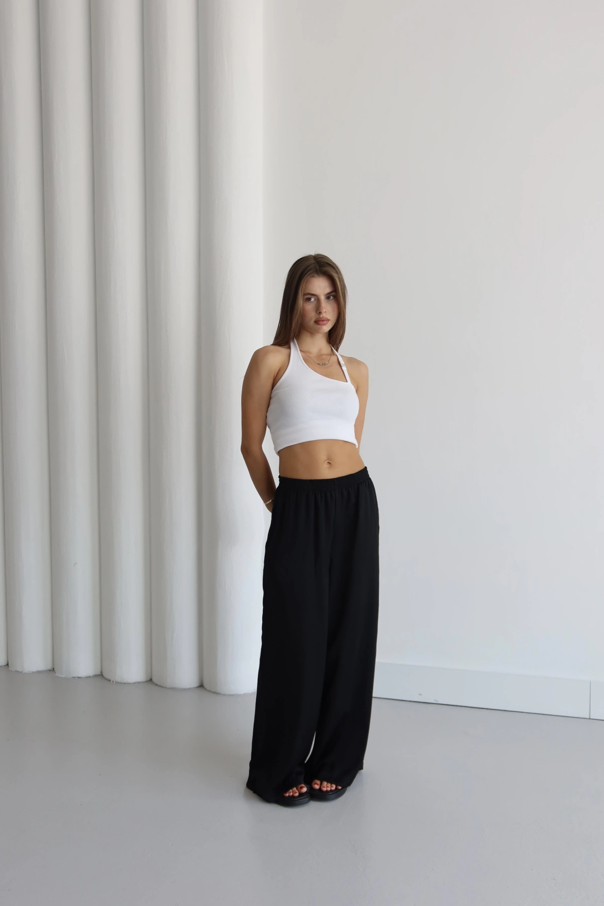 Beli Lastikli Dökümlü Geniş Paça Pantolon