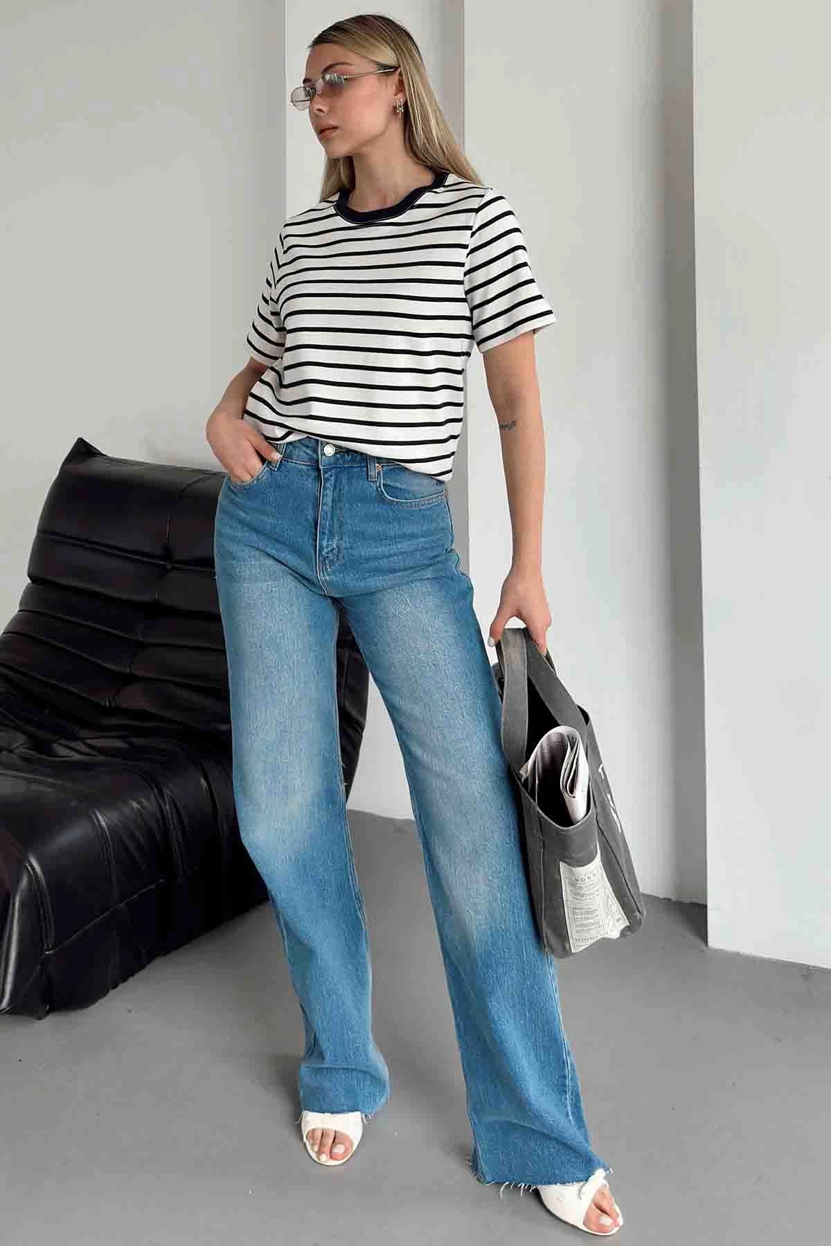 Bisiklet Yaka Çizgili T-Shirt