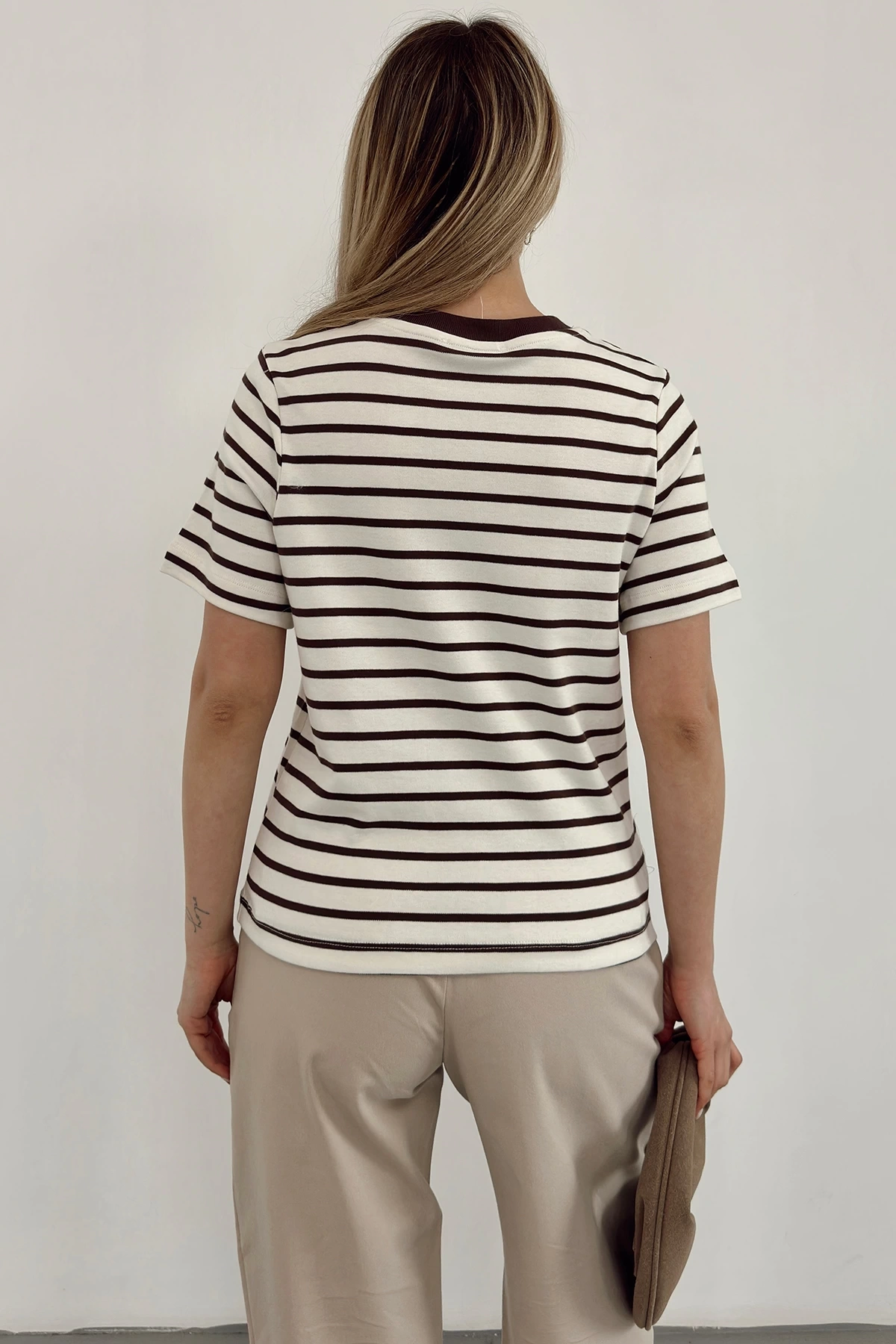 Bisiklet Yaka Çizgili T-Shirt Kahve