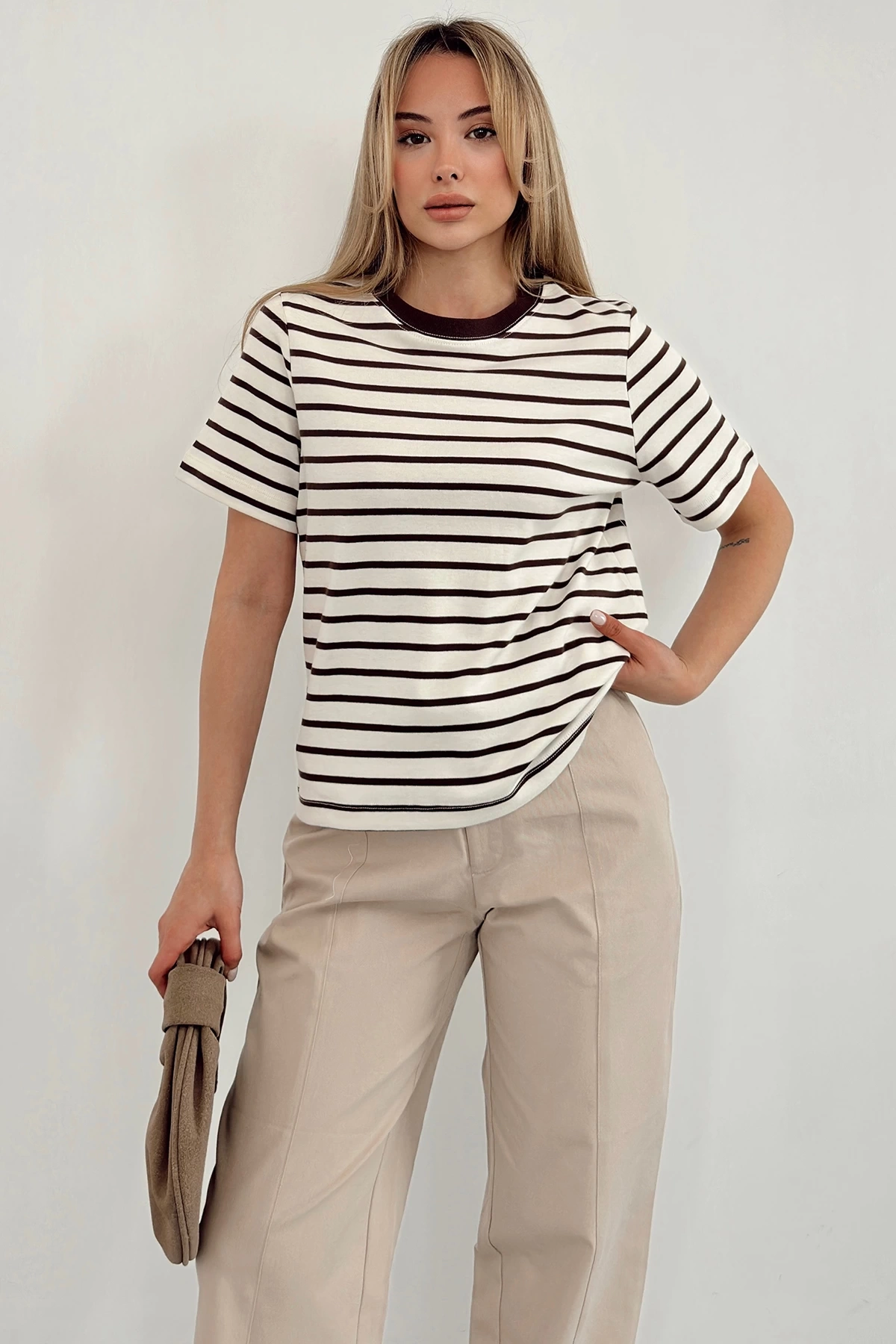Bisiklet Yaka Çizgili T-Shirt Kahve