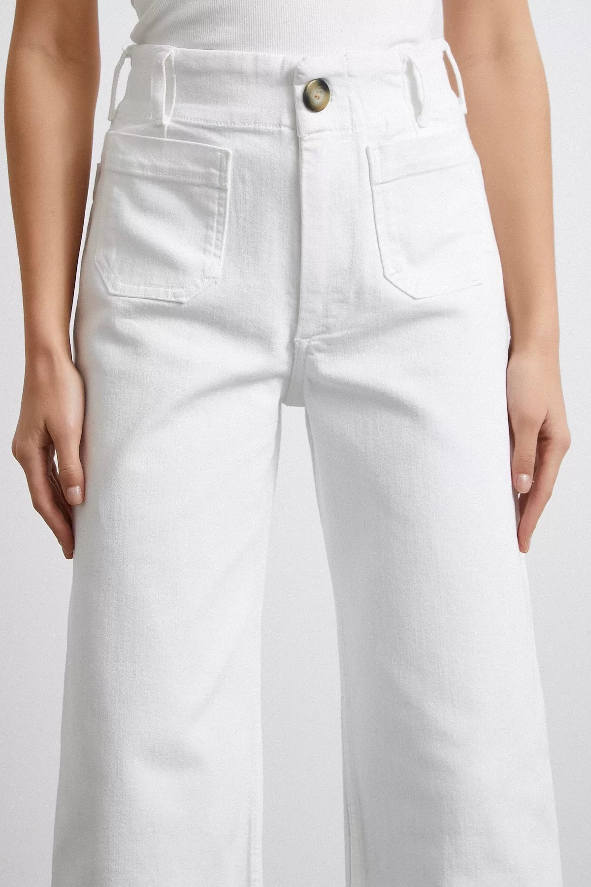 Cep Ve Düğme Detaylı Wide Leg Jean Beyaz