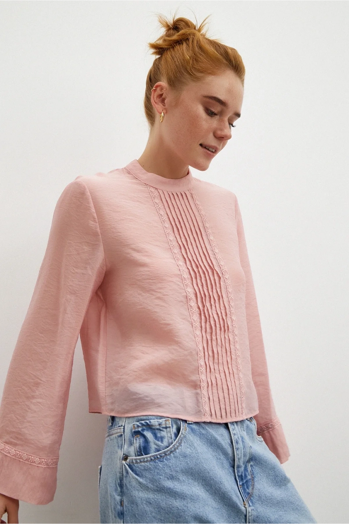 Dantel Kesimli Uzun Kollu Bluz