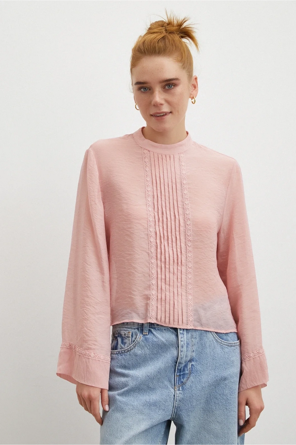 Dantel Kesimli Uzun Kollu Bluz