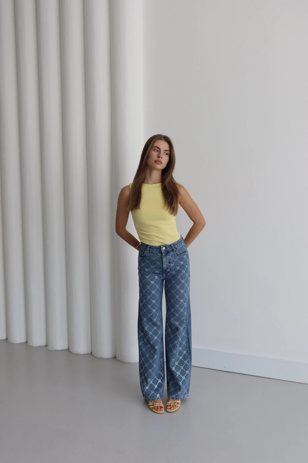 Desenli Taş Detaylı Pantolon