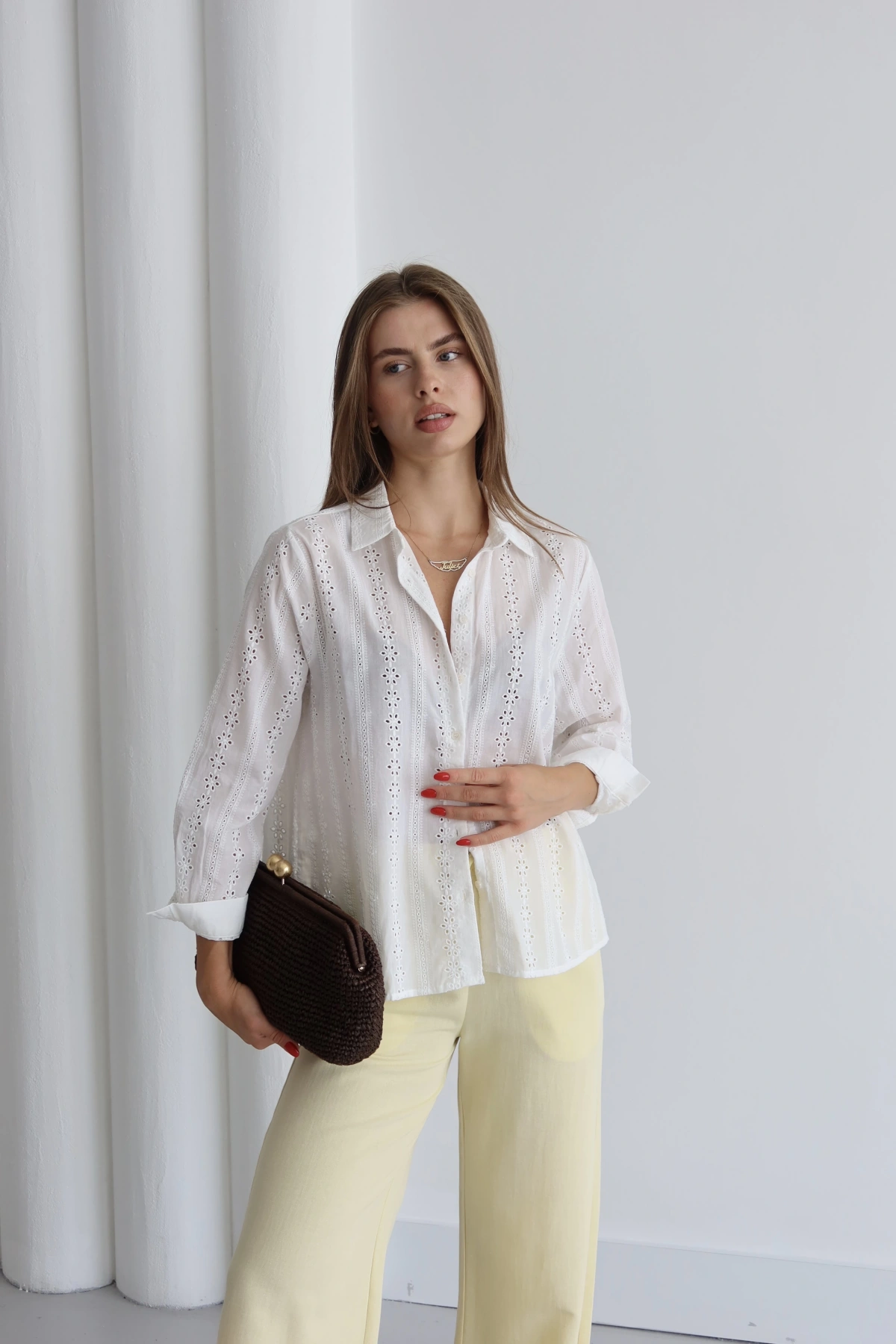 Fisto İşlemeli Gömlek Beyaz