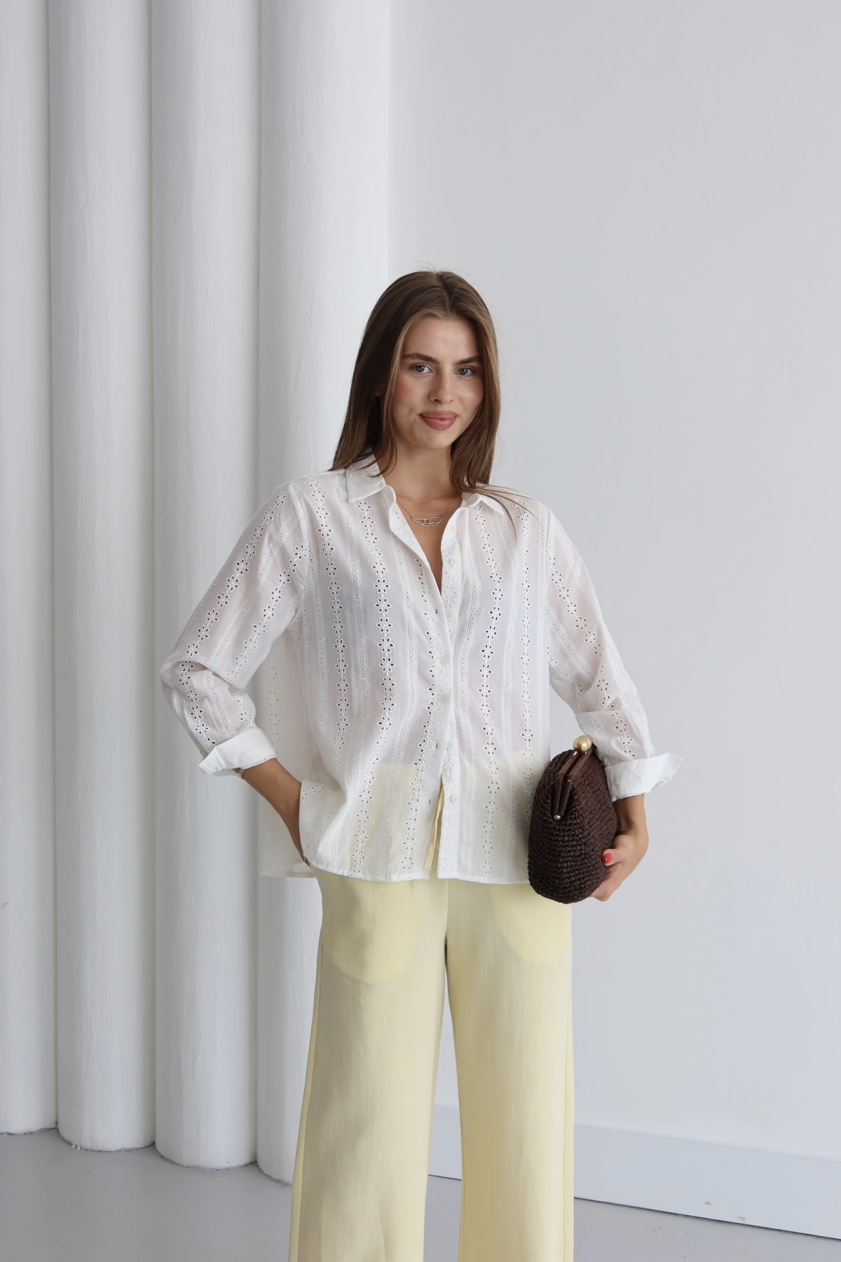 Fisto İşlemeli Gömlek Beyaz