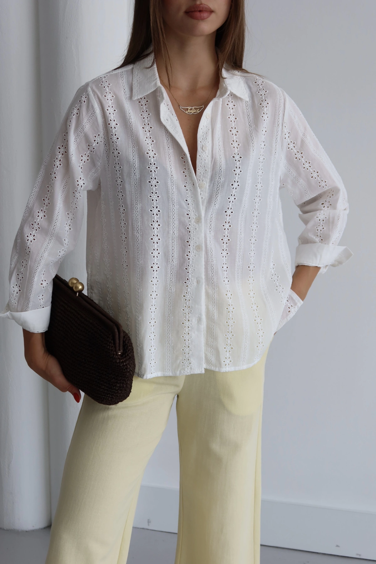 Fisto İşlemeli Gömlek Beyaz