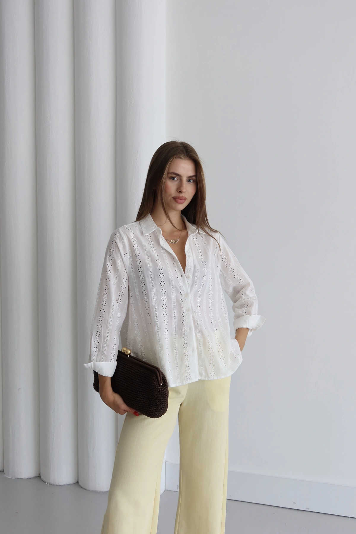 Fisto İşlemeli Gömlek Beyaz