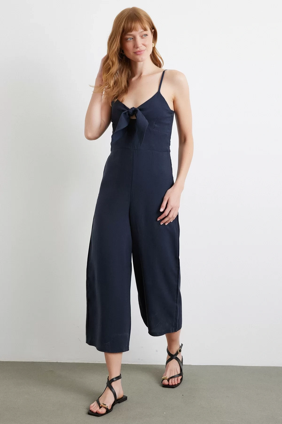 Fiyonklu Askılı Tulum Lacivert