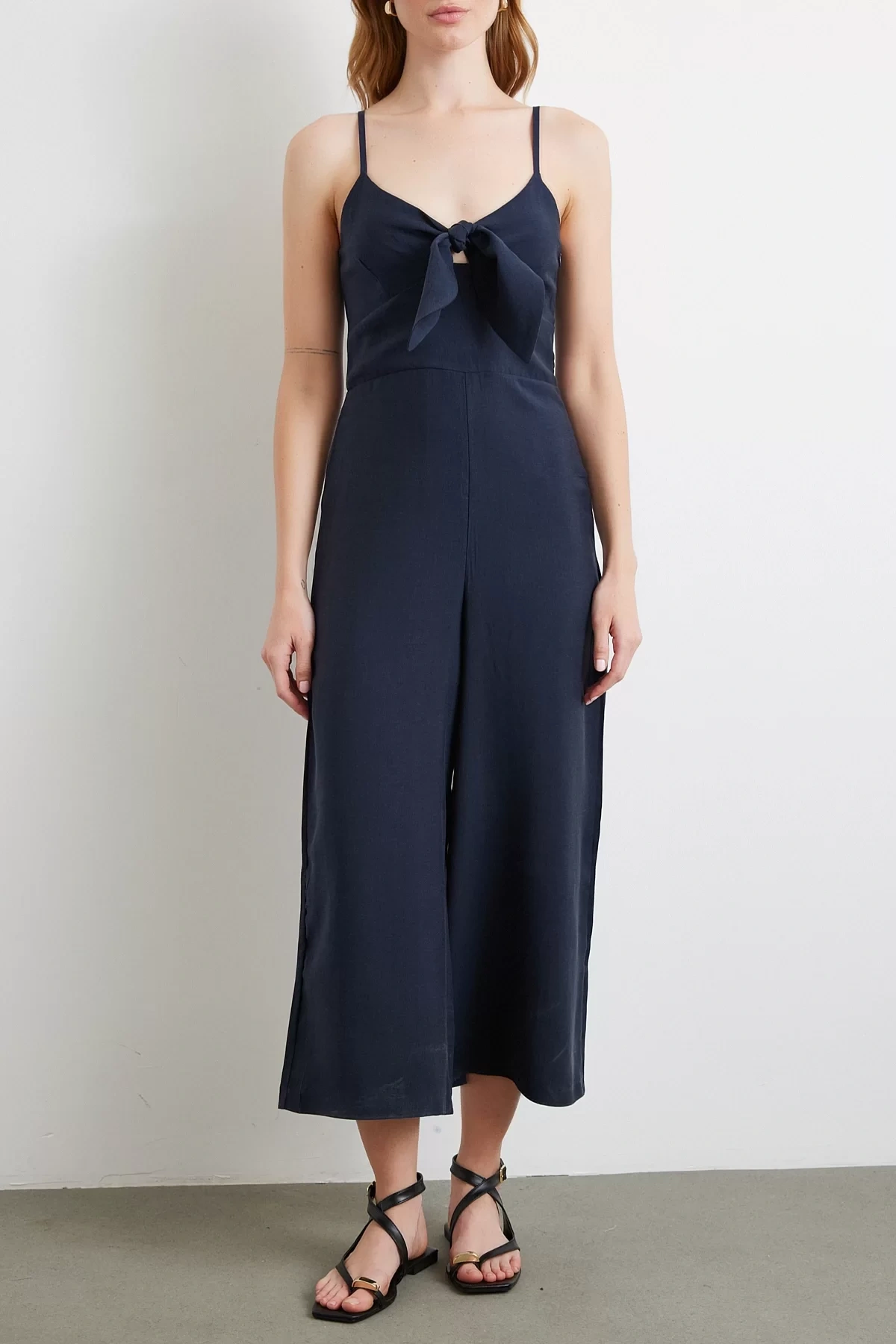 Fiyonklu Askılı Tulum Lacivert