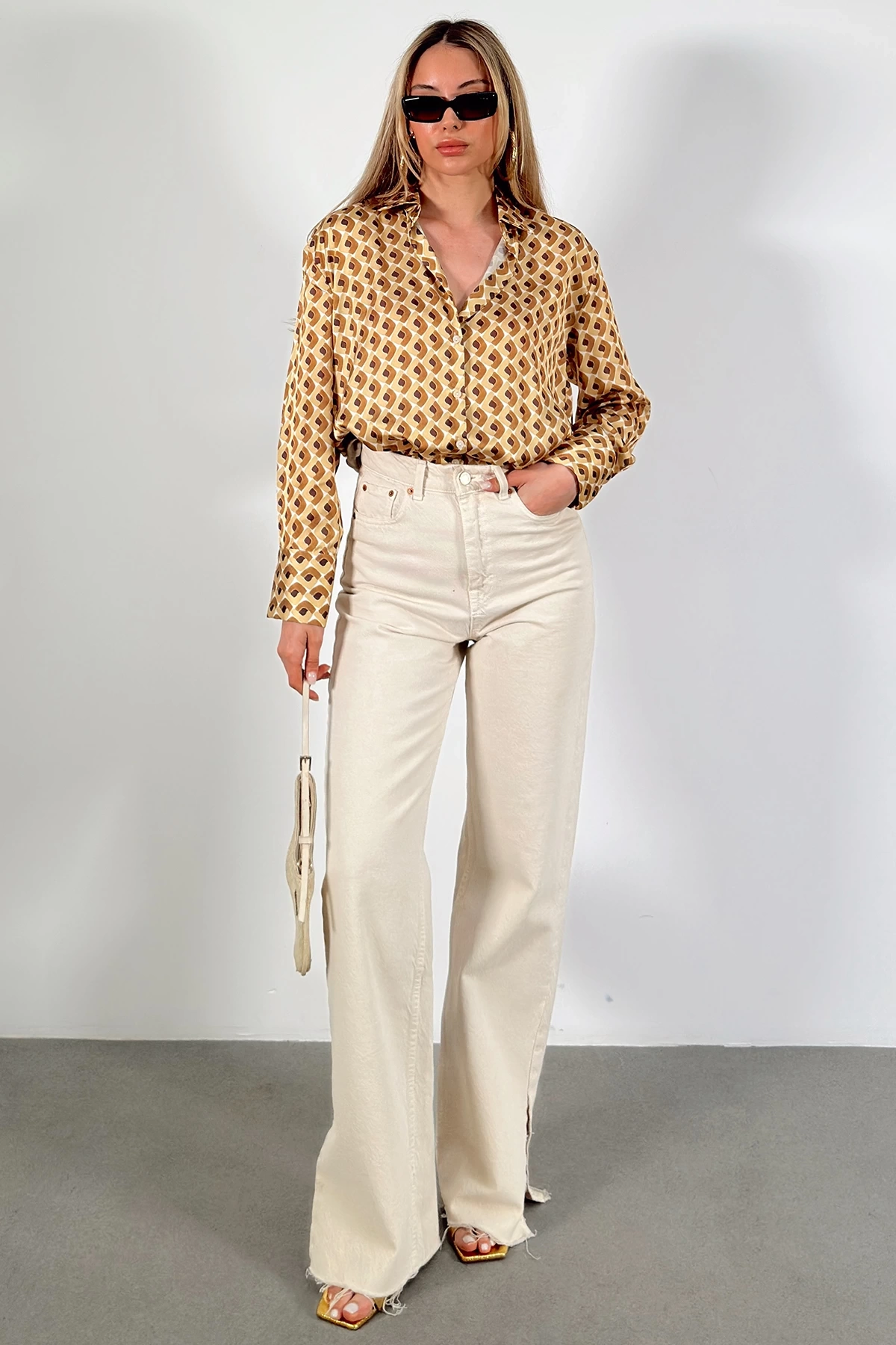 Geometrik Desenli Saten Gömlek Bej