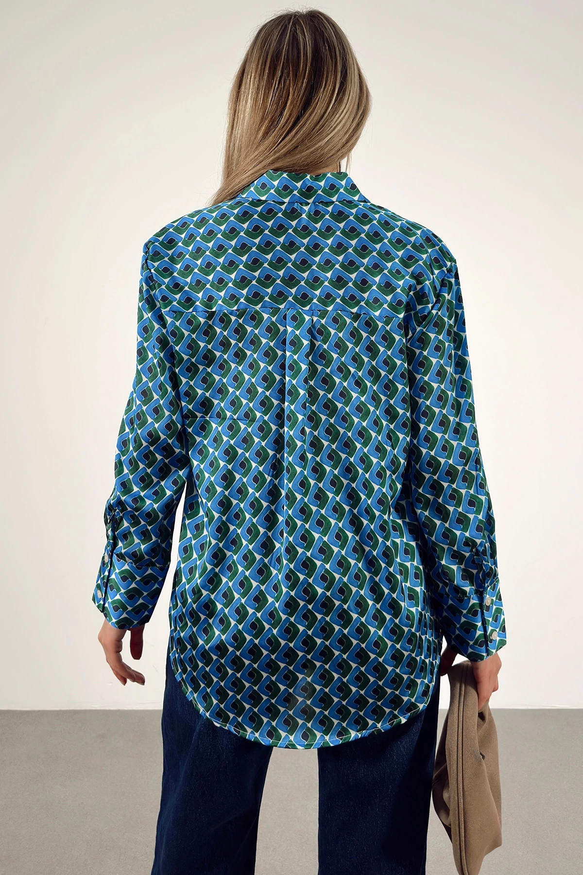 Geometrik Desenli Saten Gömlek Mavi