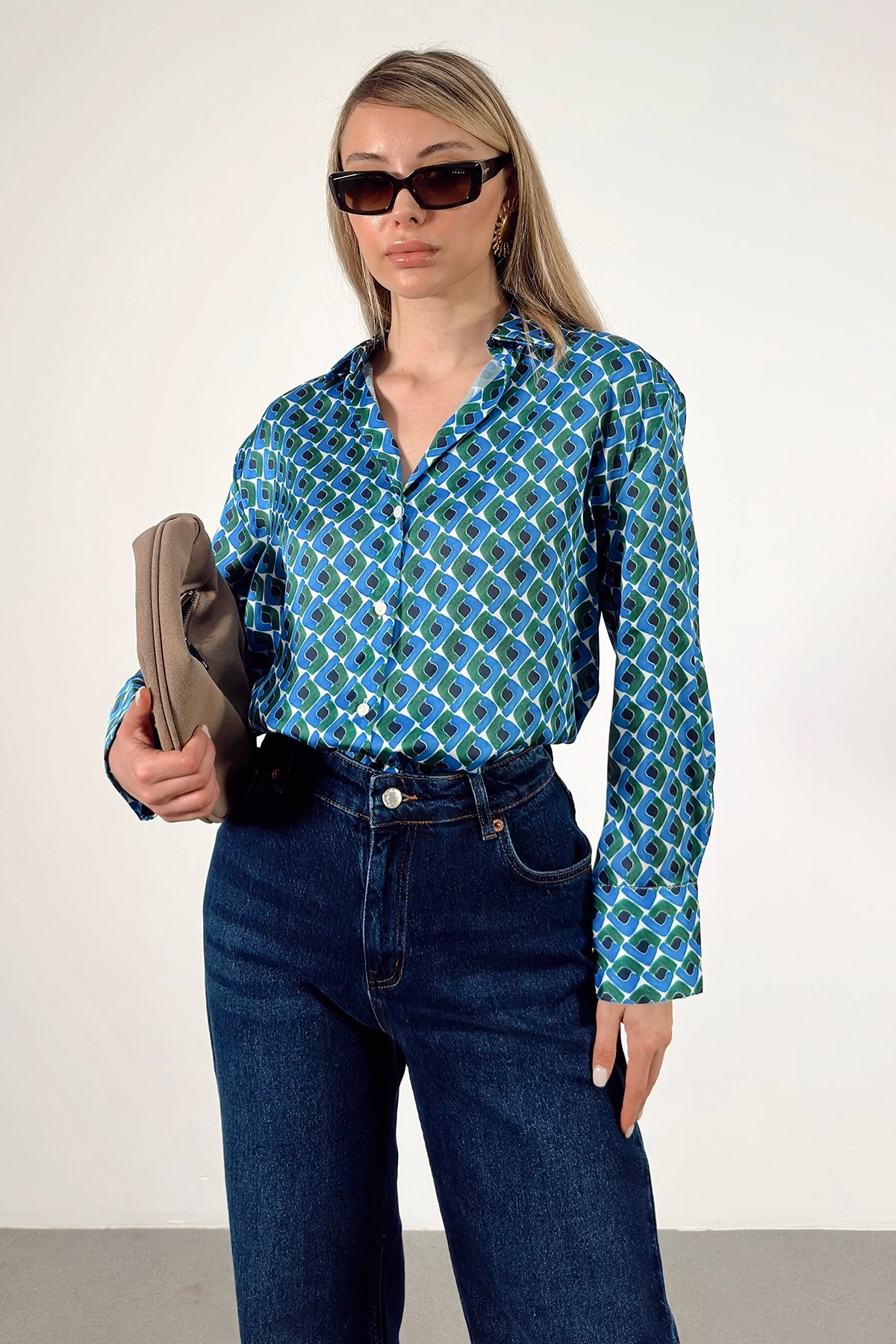 Geometrik Desenli Saten Gömlek Mavi