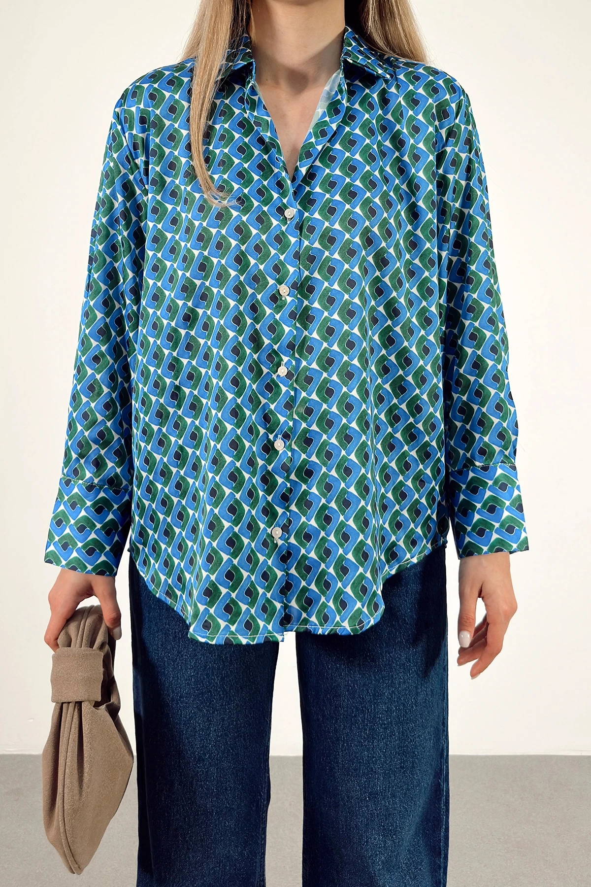 Geometrik Desenli Saten Gömlek Mavi