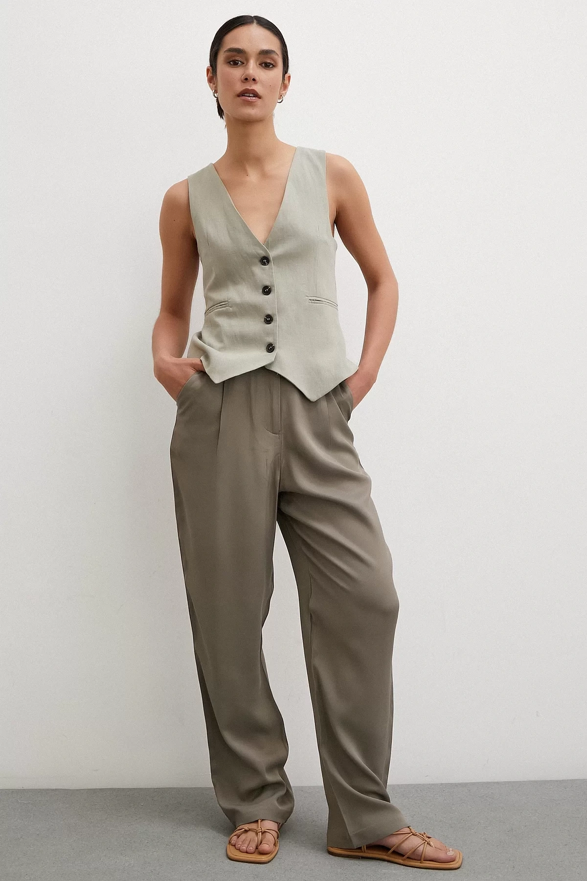 Kemer Detaylı Klasik Pantolon Haki