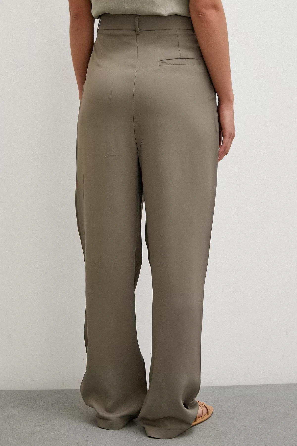 Kemer Detaylı Klasik Pantolon Haki