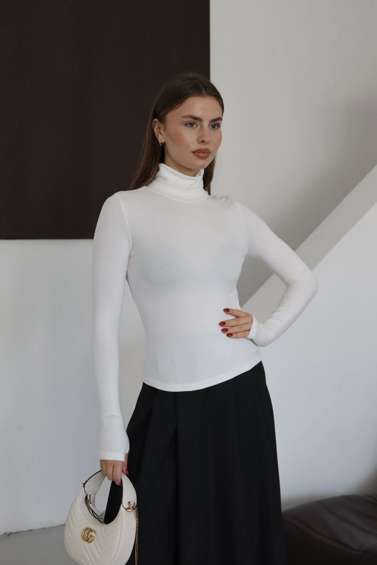 Kolu Yırtmaçlı Balıkçı Yaka T-shırt Beyaz