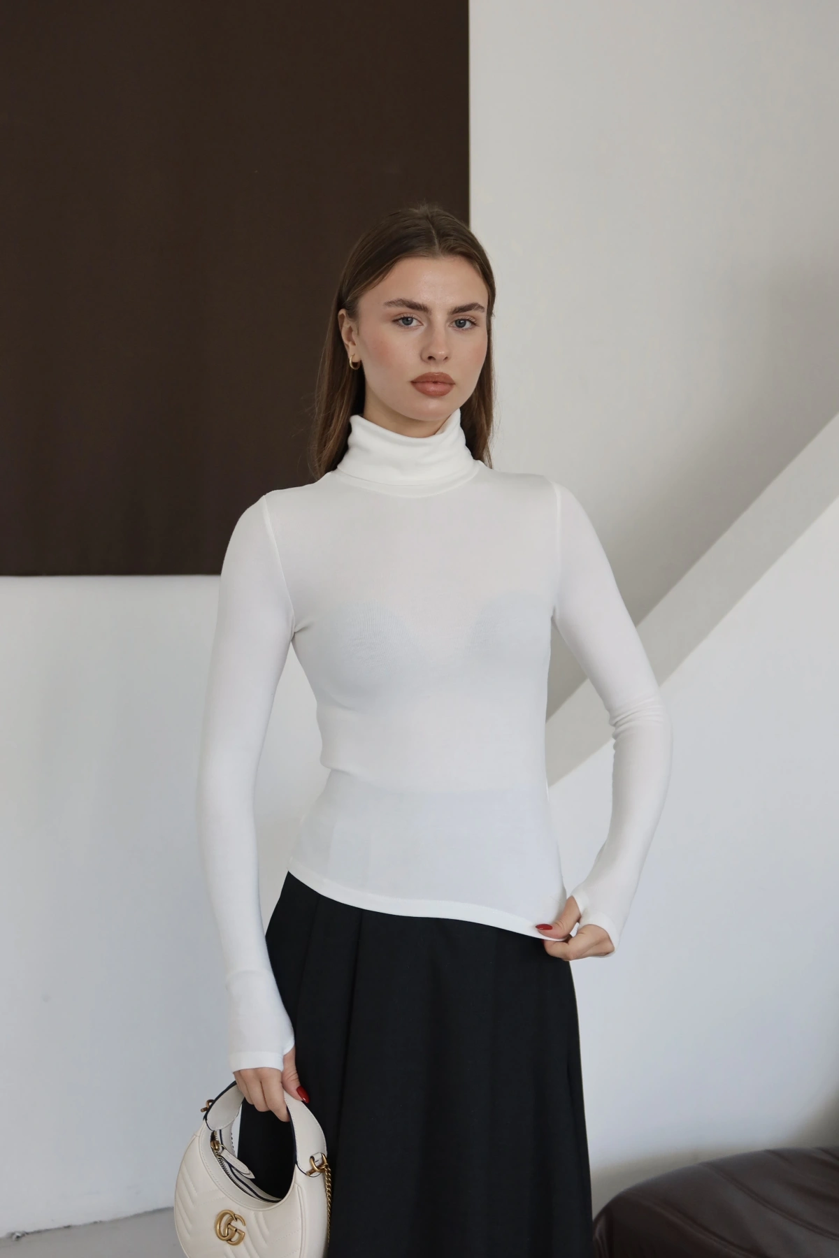 Kolu Yırtmaçlı Balıkçı Yaka T-shırt Beyaz