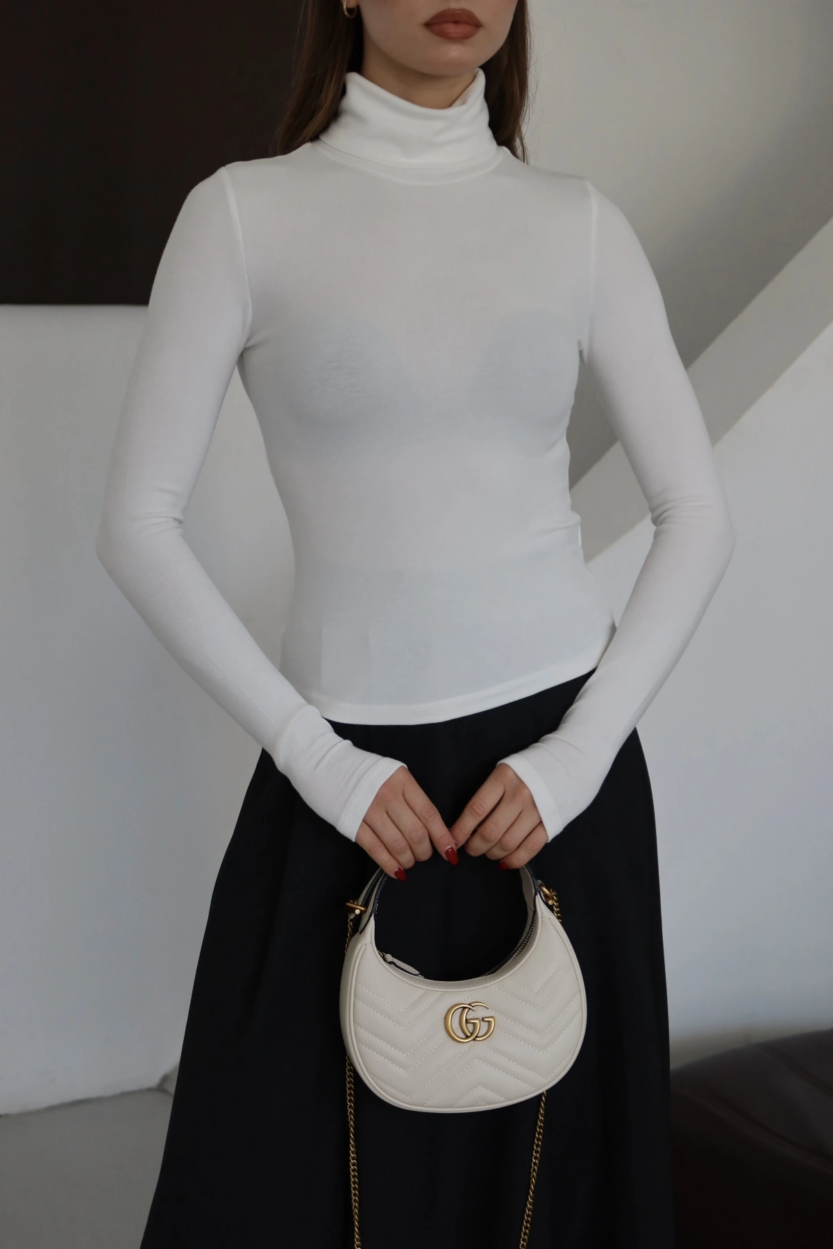 Kolu Yırtmaçlı Balıkçı Yaka T-shırt Beyaz