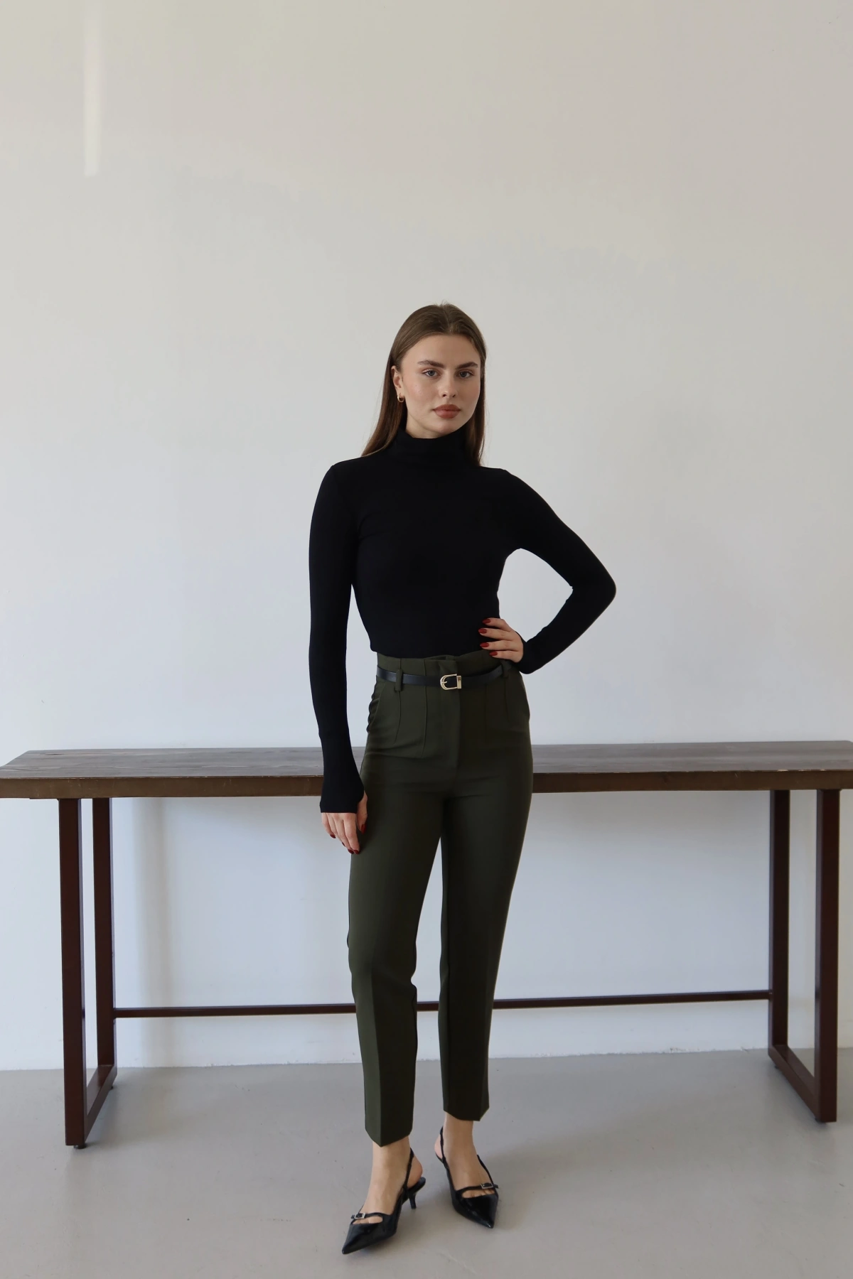 Kolu Yırtmaçlı Balıkçı Yaka T-shırt Siyah