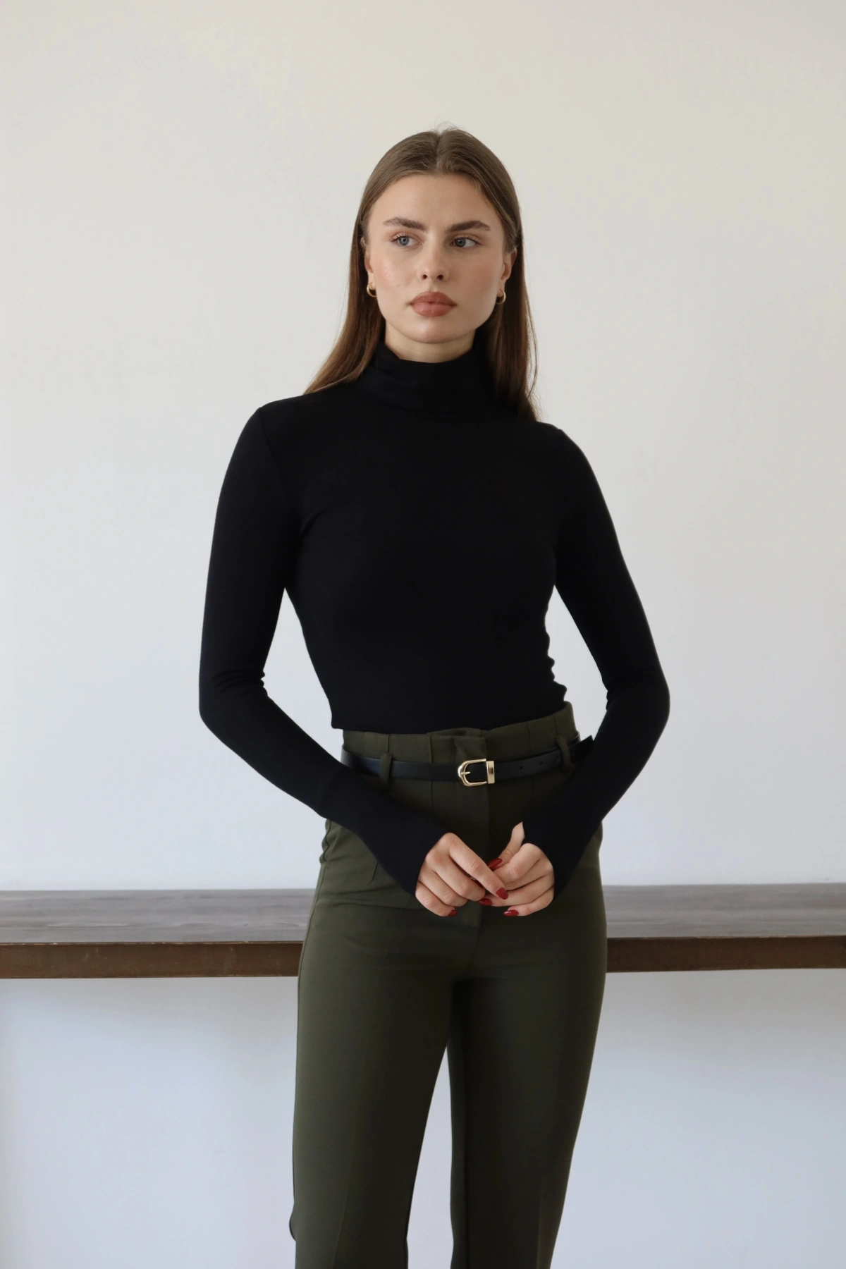 Kolu Yırtmaçlı Balıkçı Yaka T-shırt Siyah