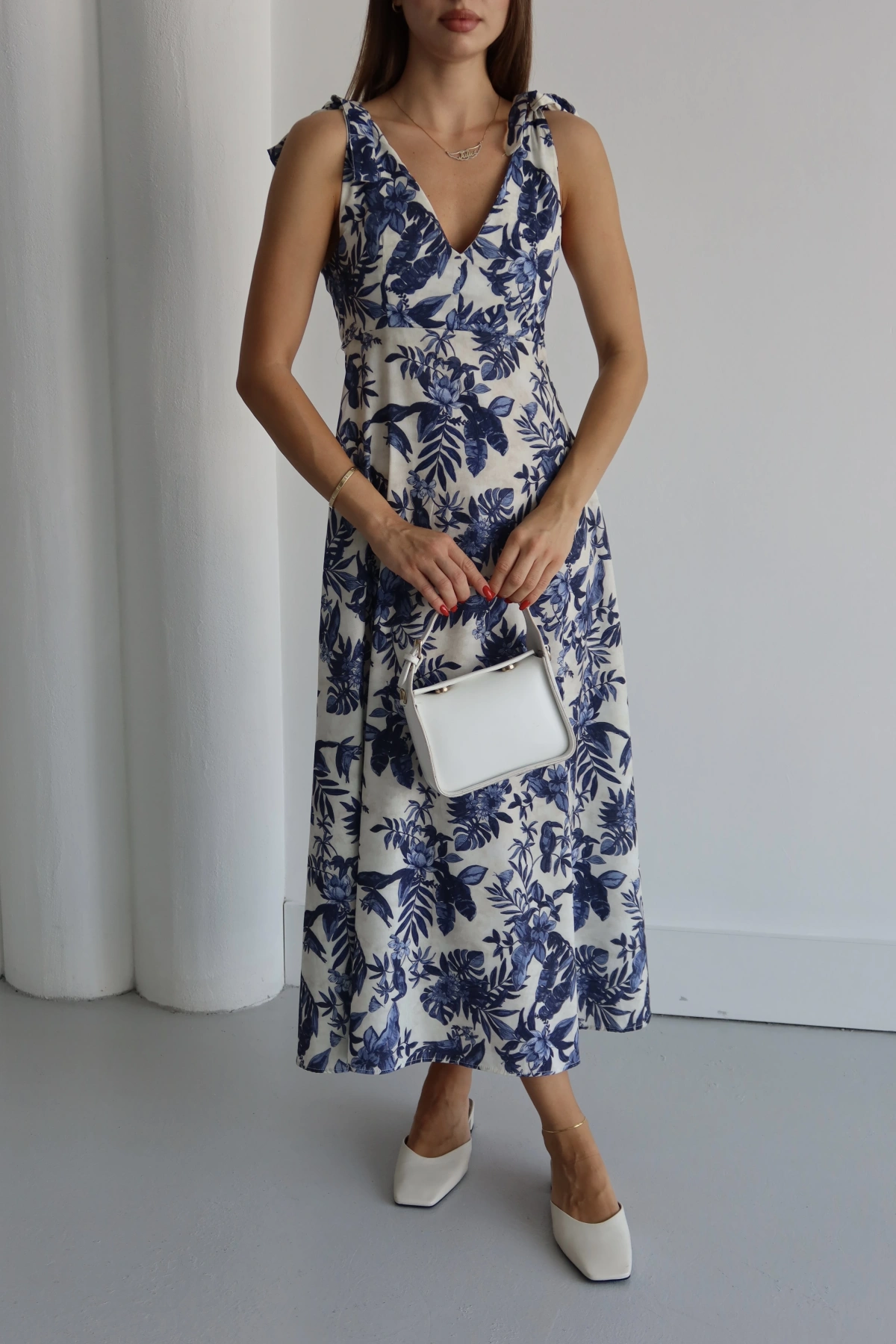 Omuz Askılı V Yaka Elbise Lacivert