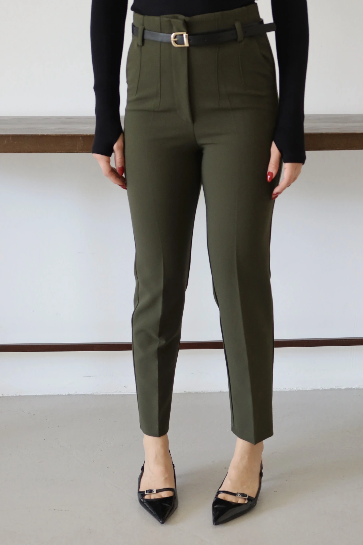 Önü Flotalı Kemerli Pantolon Haki