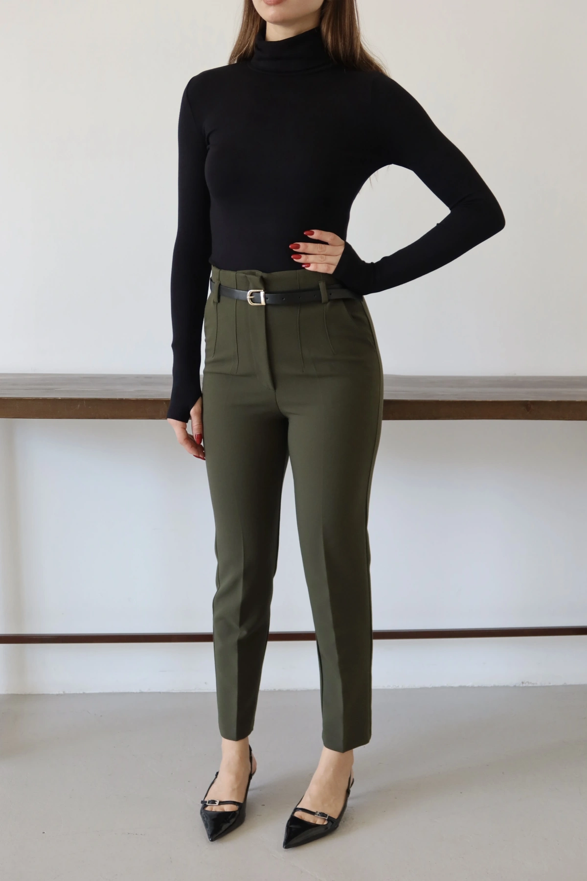 Önü Flotalı Kemerli Pantolon Haki