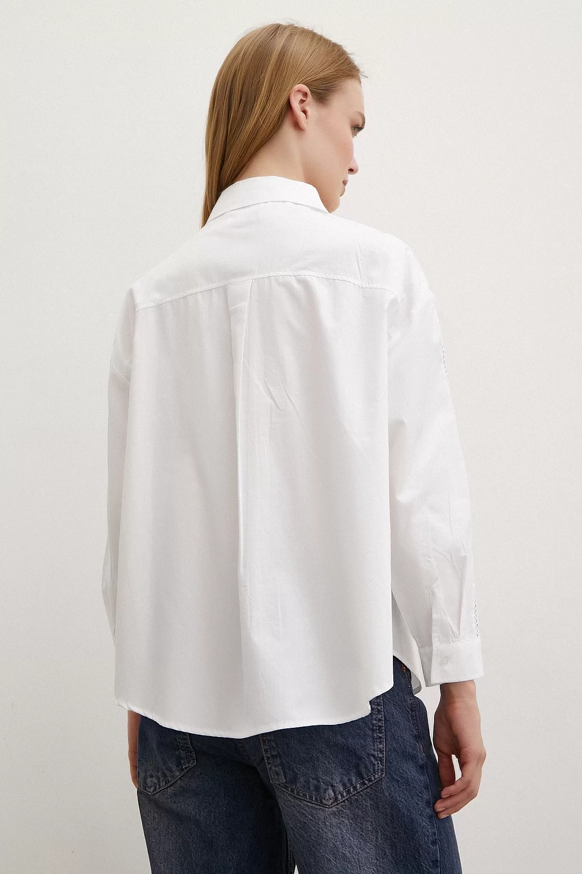 Önü Ve Kolu Dantel Detaylı Gömlek Beyaz