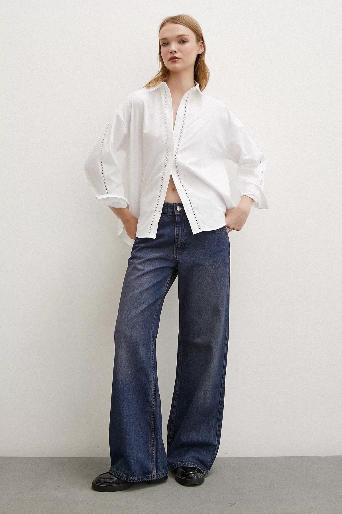 Önü Ve Kolu Dantel Detaylı Gömlek Beyaz