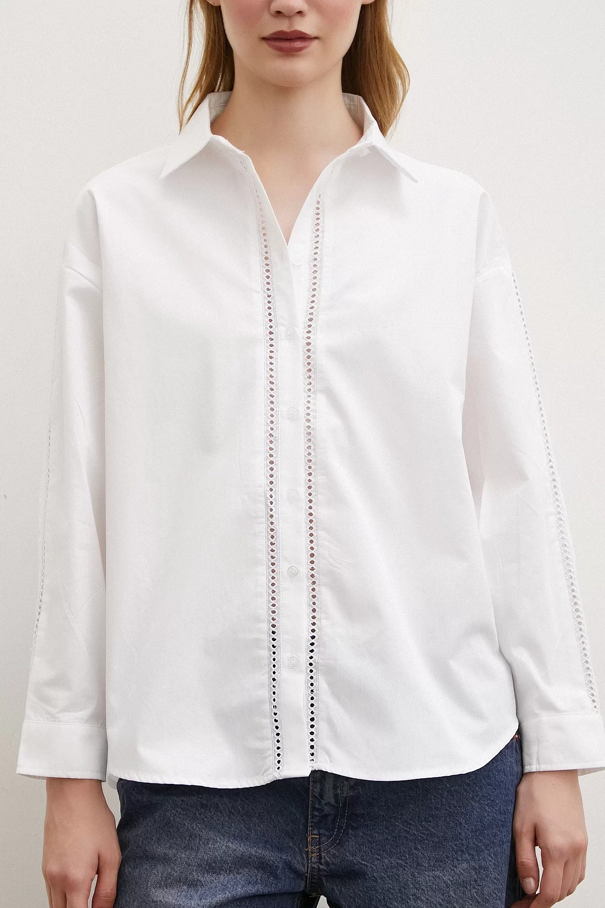 Önü Ve Kolu Dantel Detaylı Gömlek Beyaz