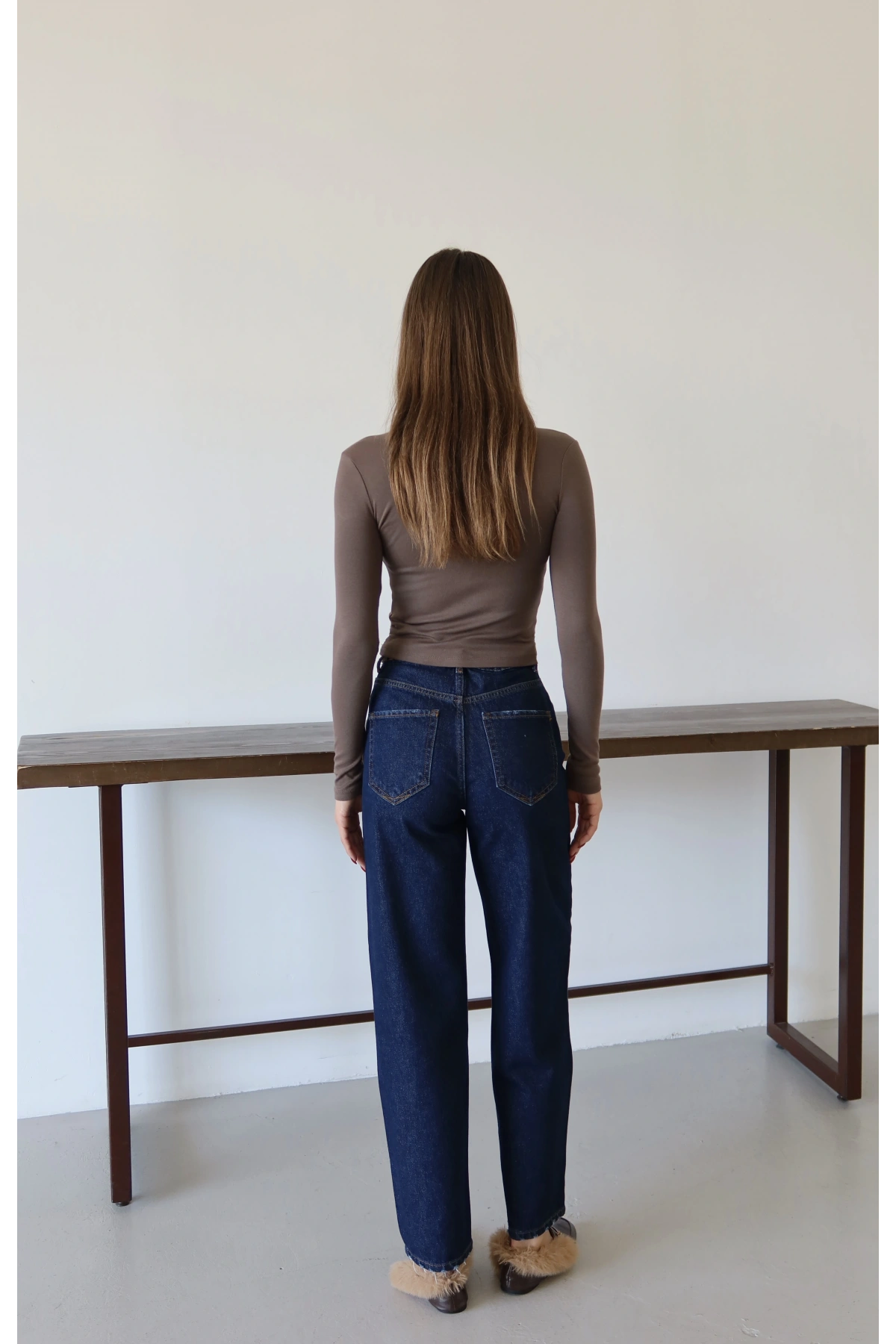 Paça Yıpratmalı Kemerli Jean