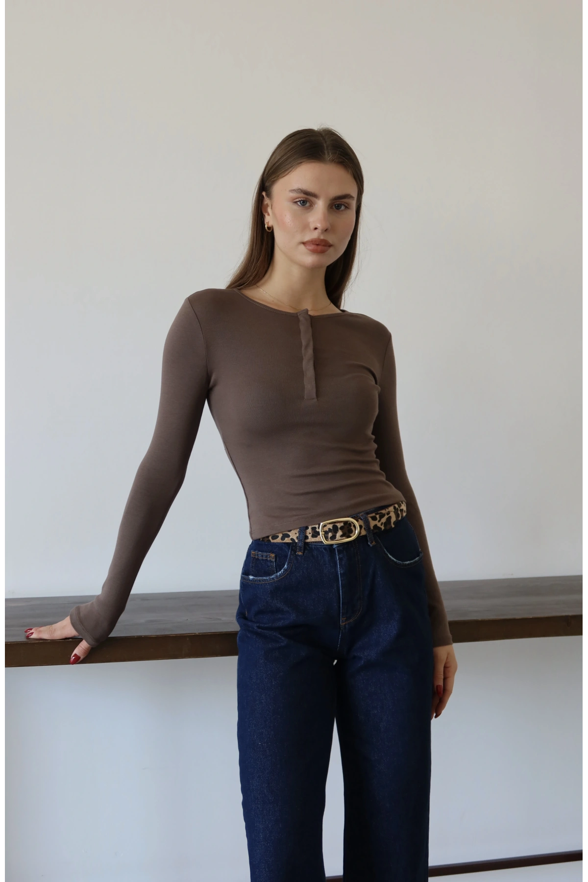 Paça Yıpratmalı Kemerli Jean