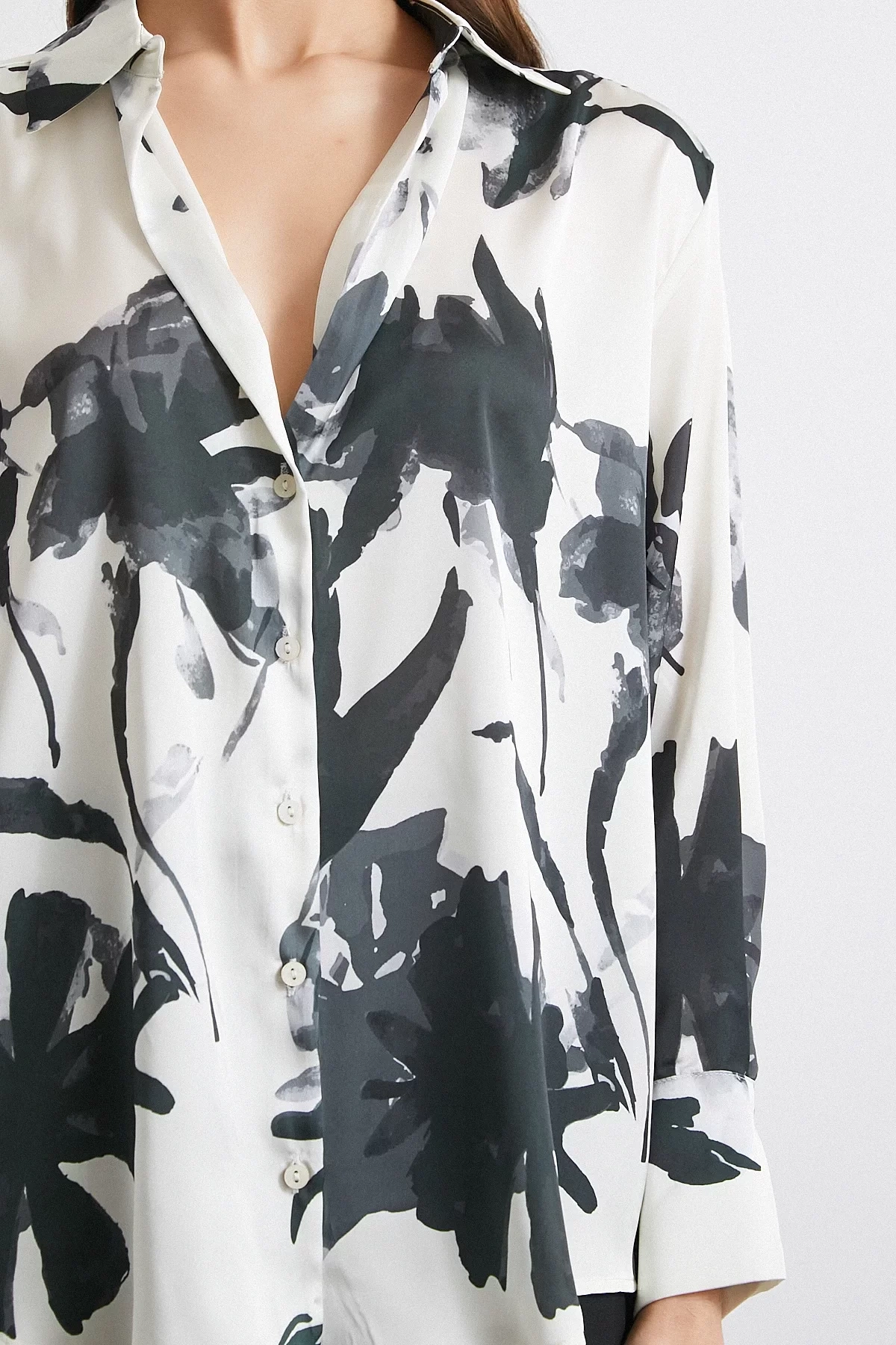 Saten Yüzeyli Desenli Gömlek Siyah