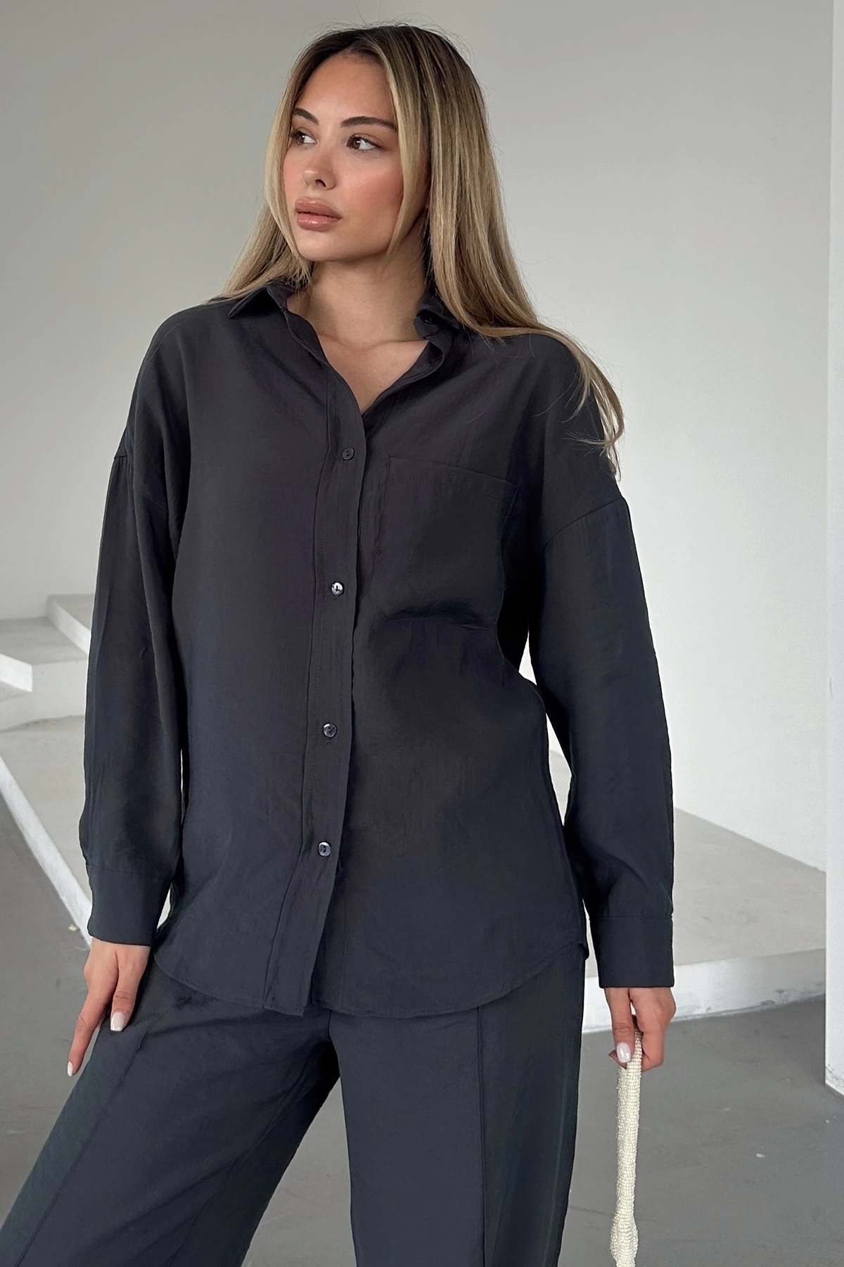 Rahat Kesim Cepli Gömlek Siyah