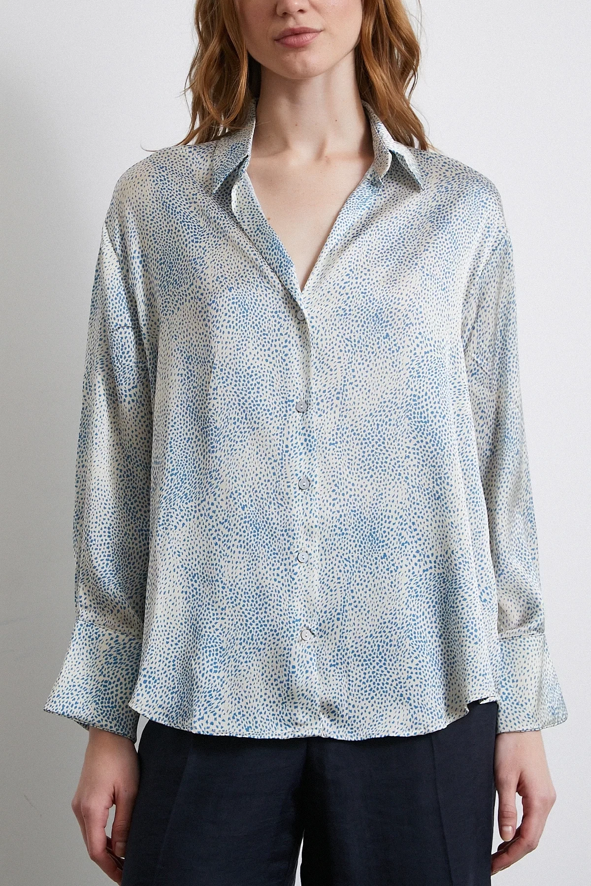 V Yaka Desenli Saten Gömlek Mavi