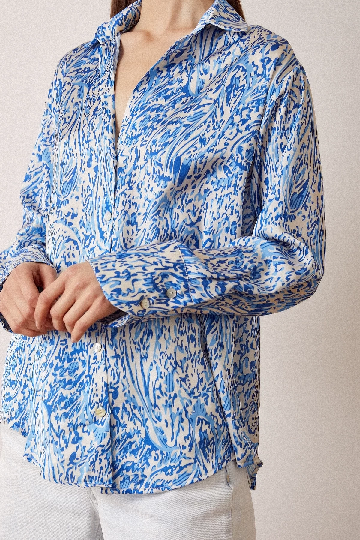 V Yaka Desenli Saten Gömlek Saks