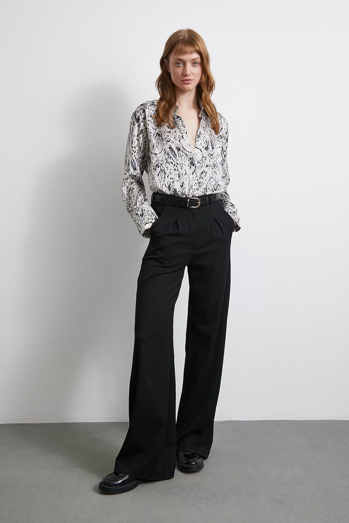 V Yaka Desenli Saten Gömlek Siyah