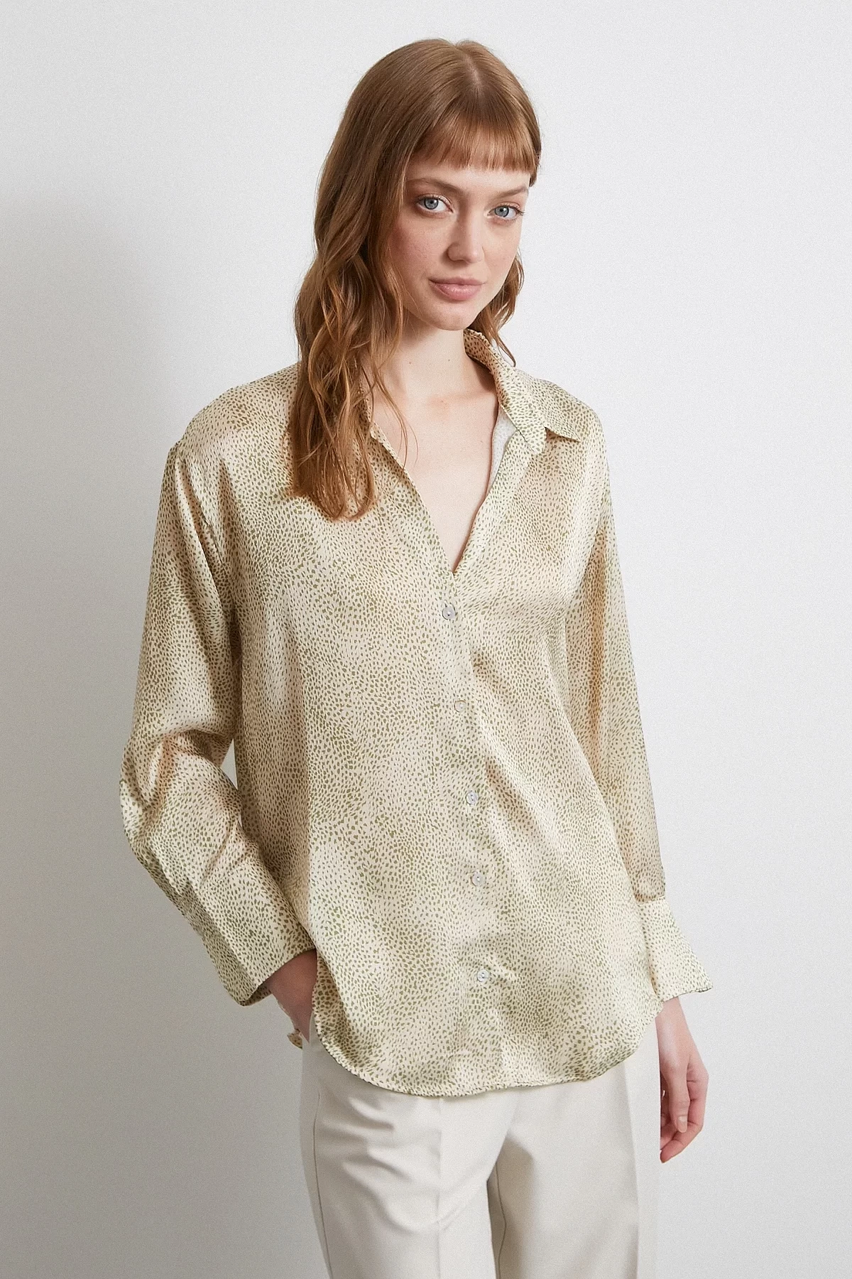 V Yaka Desenli Saten Gömlek Yeşil