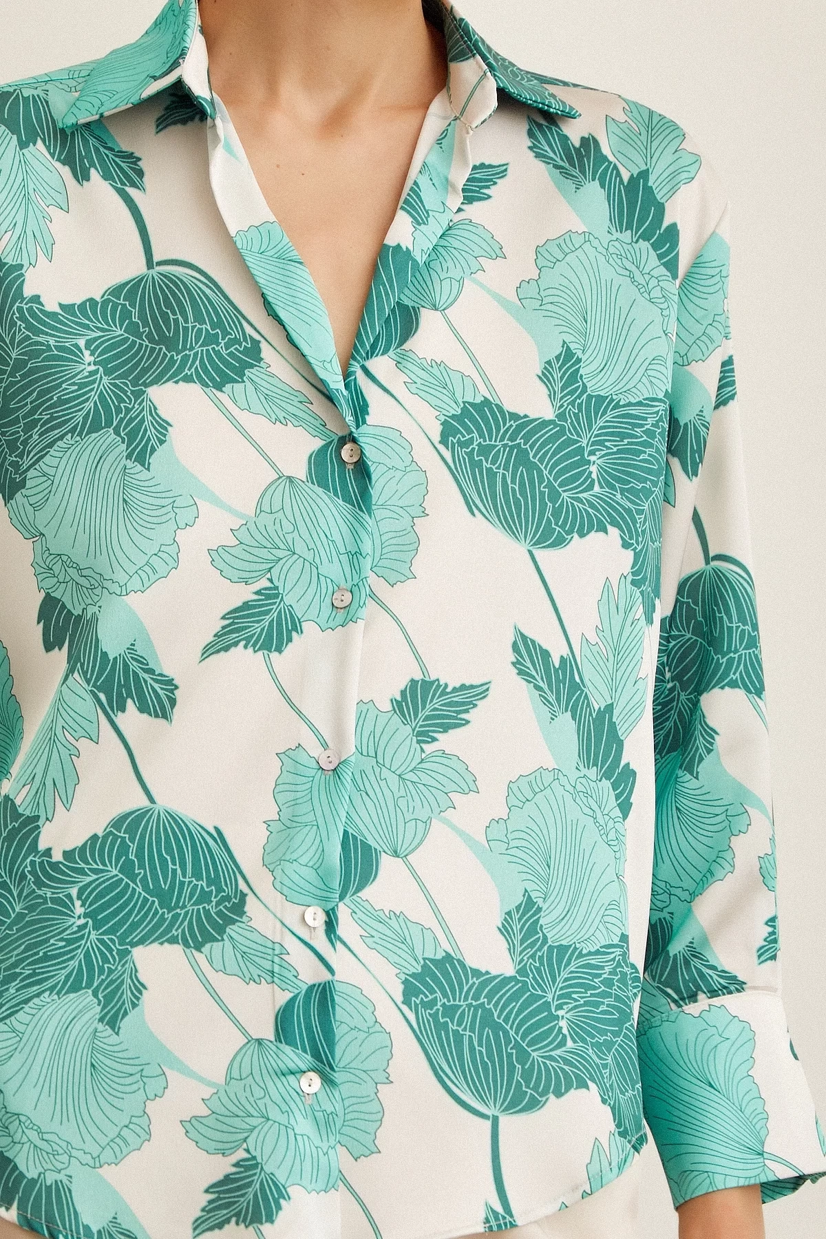 V Yaka Saten Gömlek Yeşil