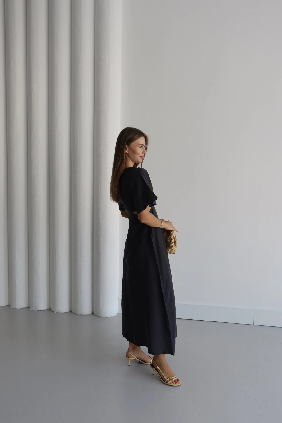 V Yaka Yan Dekolteli Elbise