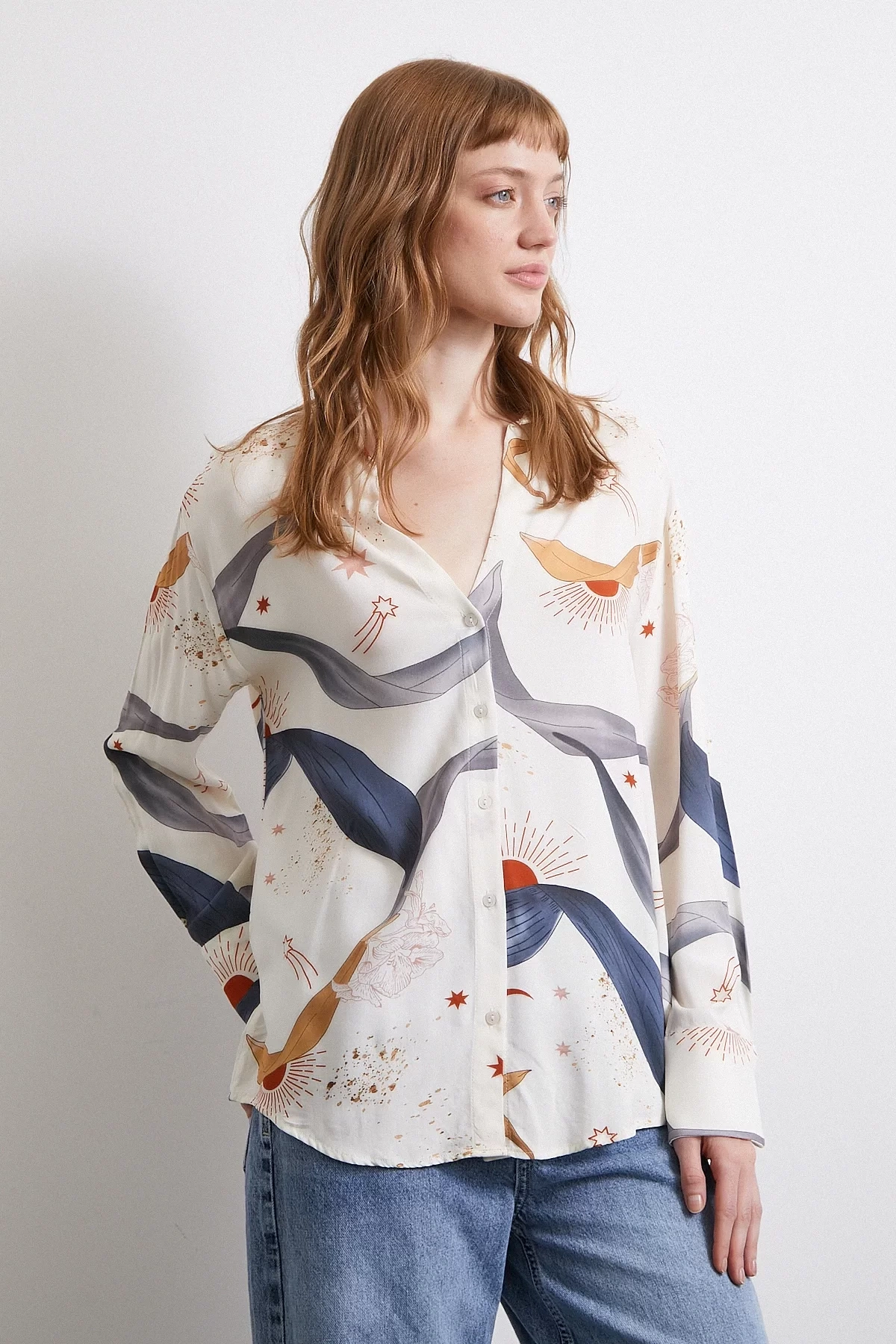 V Yakalı Desenli Gömlek Ekru