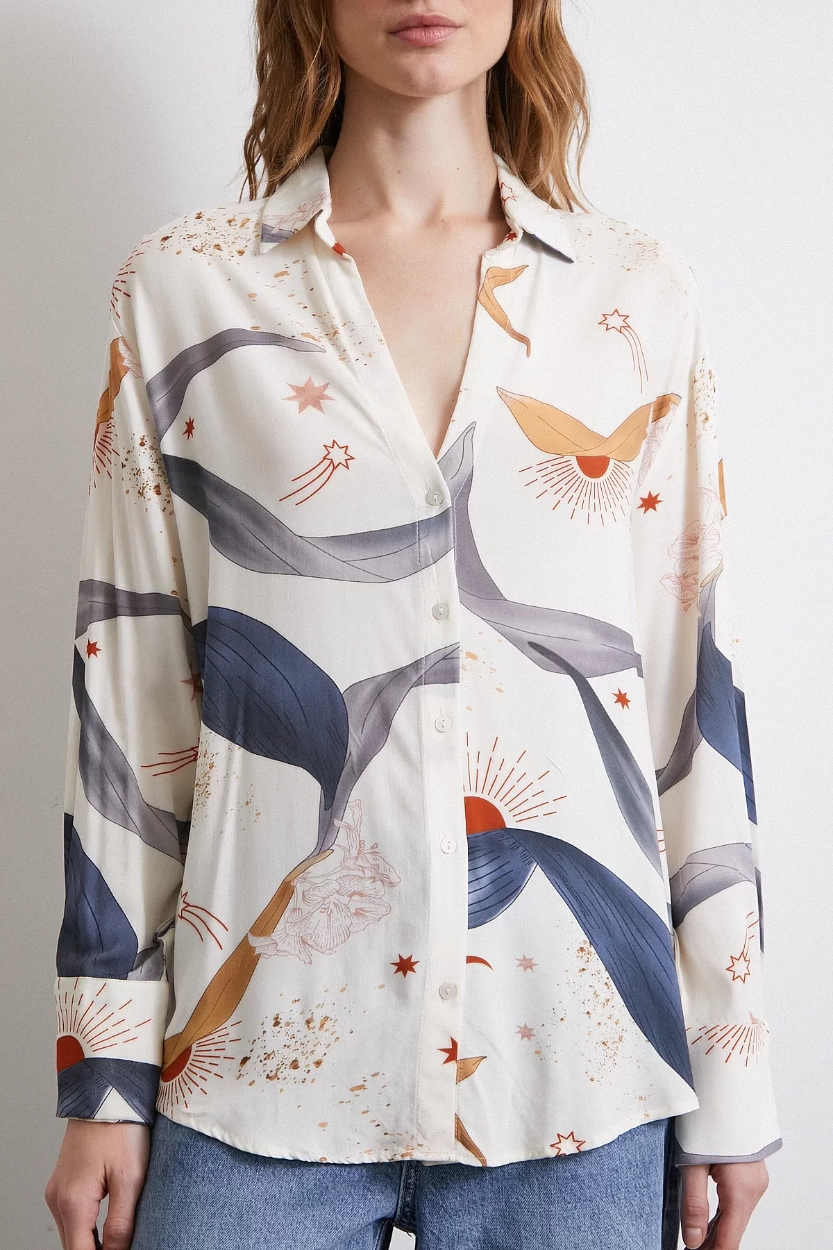 V Yakalı Desenli Gömlek Ekru