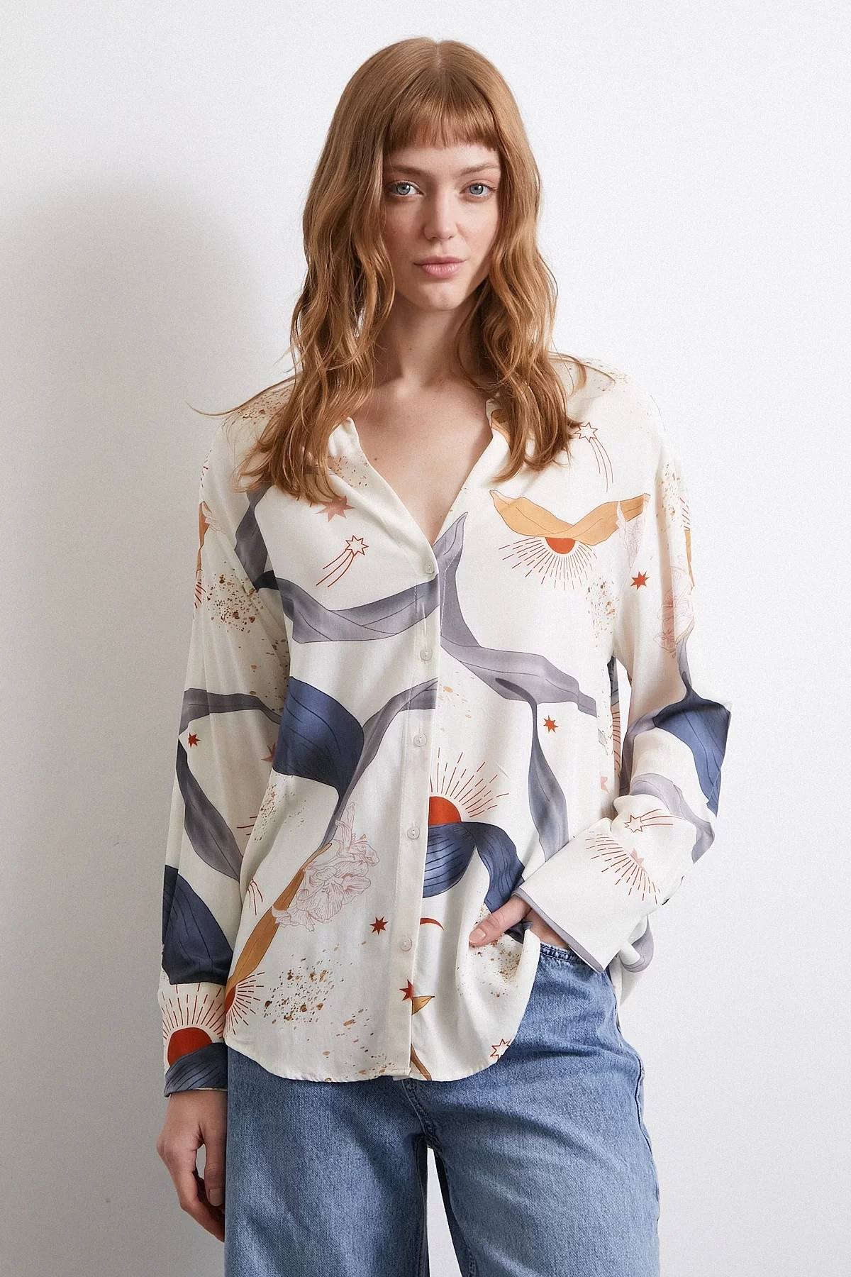 V Yakalı Desenli Gömlek Ekru